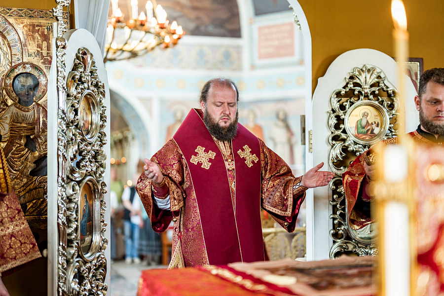 Архиерейское богослужение в Борисо-Глебском храме села Енино г.о. Серпухов